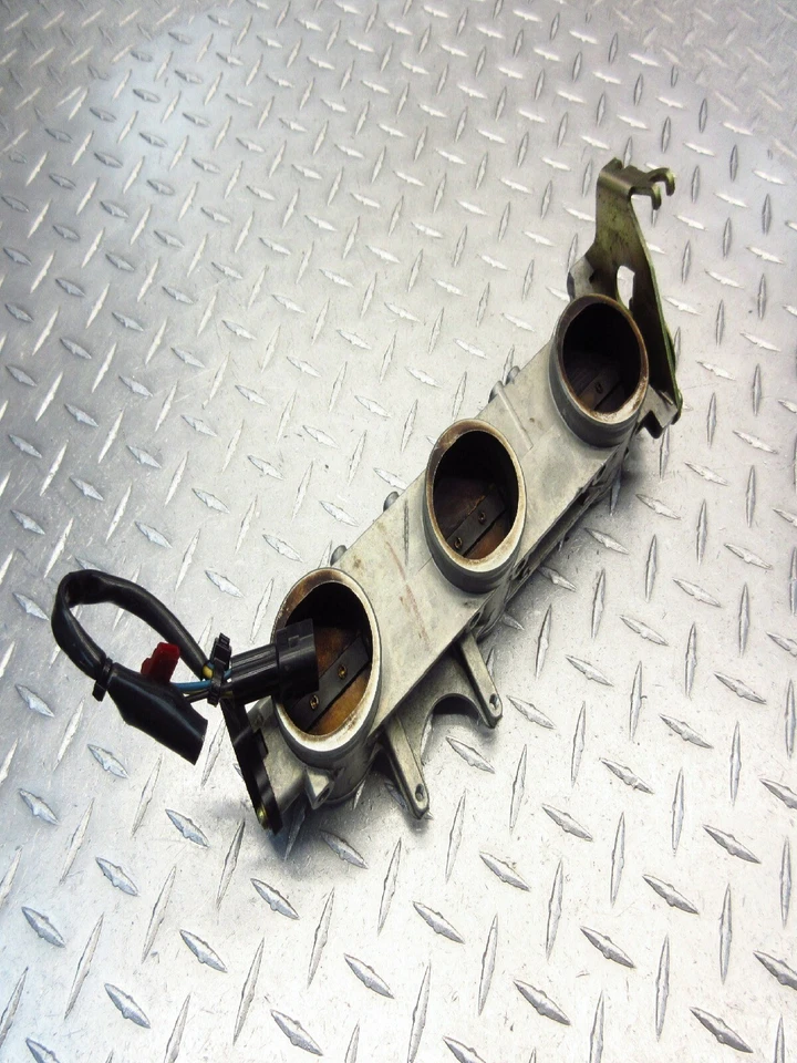 2002 02-06 Triumph Daytona 955i OEM Throttle Body Intake Bodies Assembly Foto 4 de 4