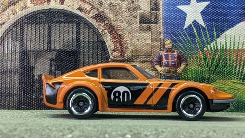 '23 HOT WHEELS NISSAN FAIRLADY Z LOOSE 1:64 SCALE NISSAN SERIES USA STOCK!!! - Picture 2 of 9