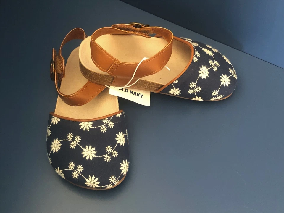 NEW Girl Toddler Size *8* OLD NAVY Mary Janes Canvas Navy Blue White Flowers - Image 2 of 4