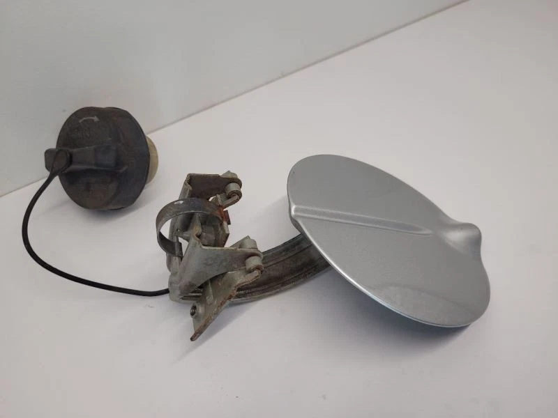 05 2005 克莱斯勒 PT CRUISER 燃油填充门 银色 — 第 2/4 张图片