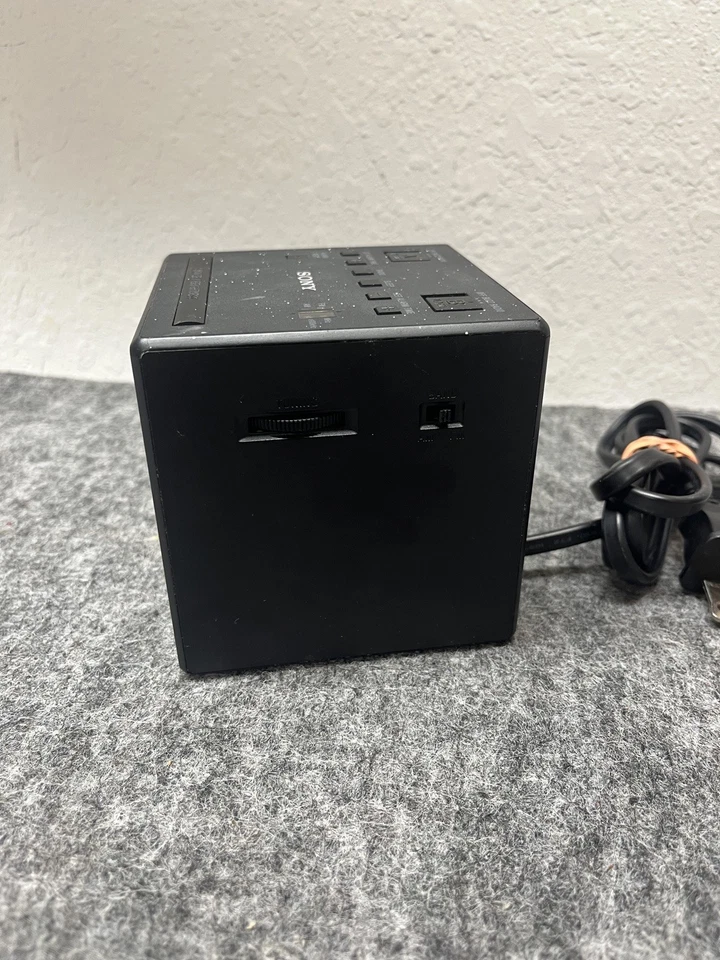 Sony ICF-C1T AM/FM Dual Alarm Clock Radio ICF C1T FM/AM WORKS! - Image 2 of 4