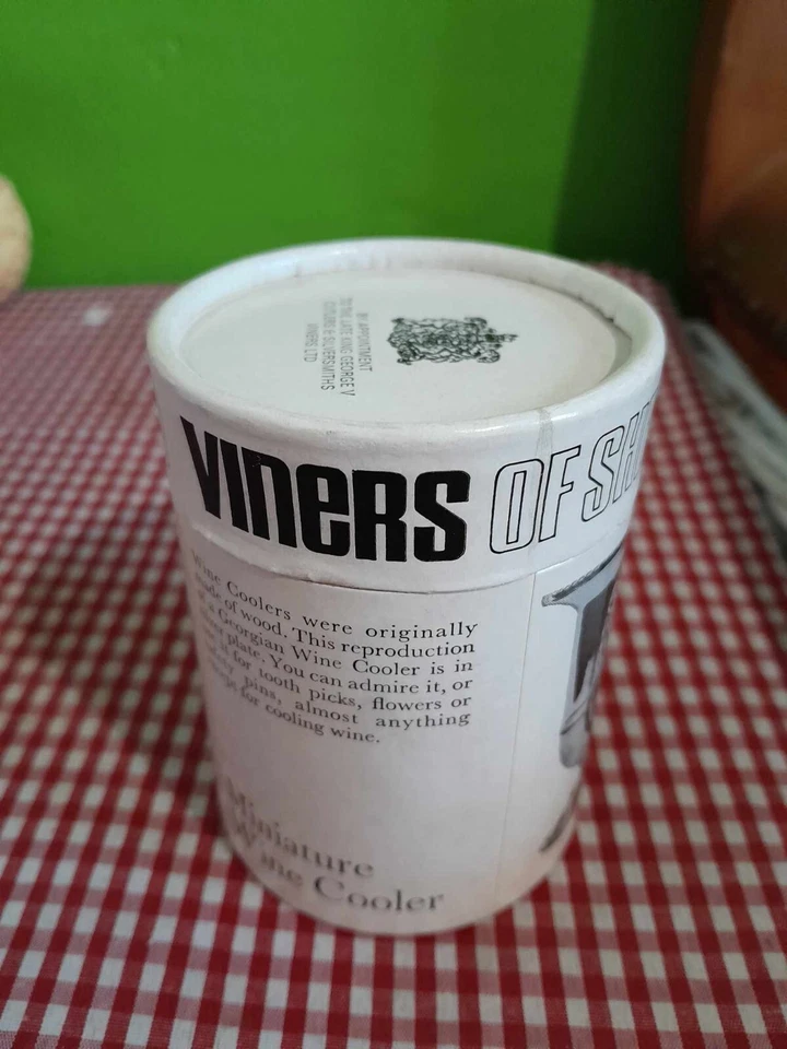 Viners of Sheffield ANFORa VASO HENKEL VASO piccolo in metallo argentato Vintage - Immagine 4 di 4