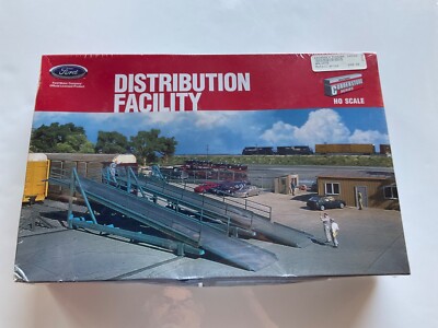 AUTO DISTRIBUTION FACILITY w/AUTO TRAILER HO Scale KIT WALTHERS 933-3076 New