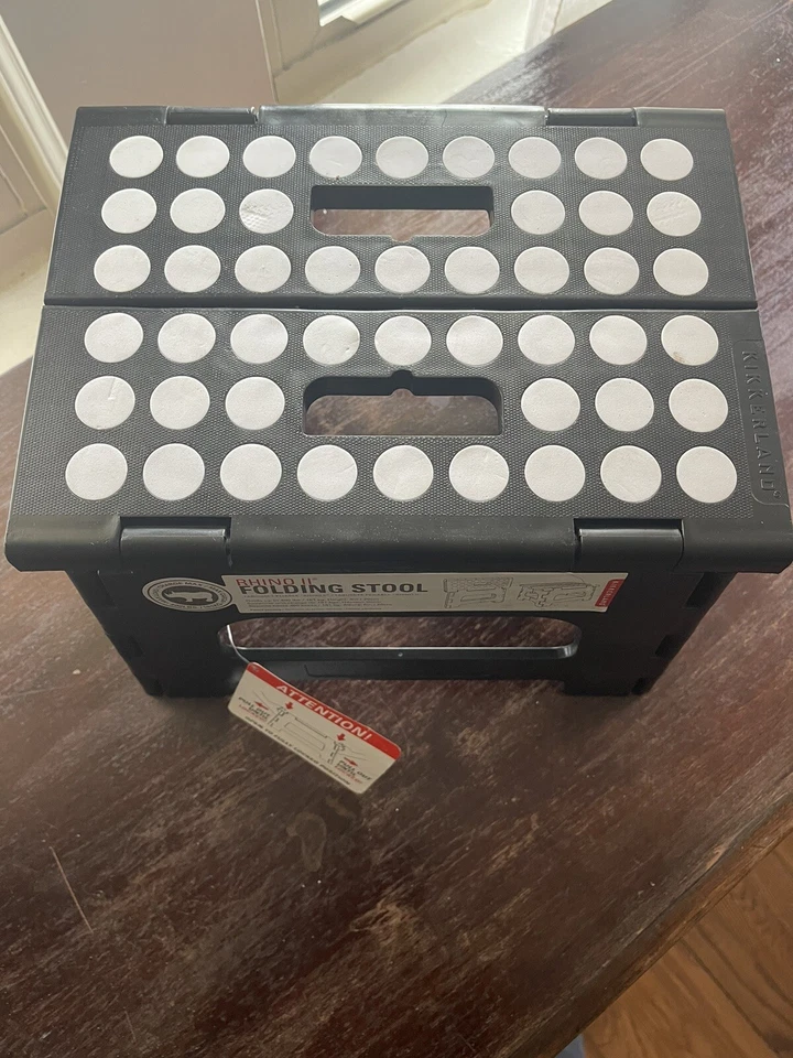 Kikkerland Rhino II Folding Stool Black ZZ12-BK - Image 4 of 4