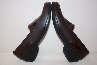PROPET BROWN LEATHER ANIMAL PRINT SLIP ON WEDGE HEEL LOAFER  display picture 3
