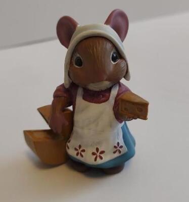 Ganz Tail Towns Friends Adult Collectible Figurine Mouse Chef de Fromage Cheese