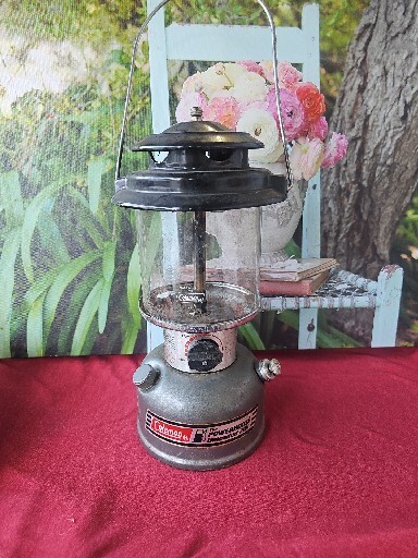 ライト・ランタン Coleman Powerhouse Unleaded 295-740J Amazon.com: Coleman Powerhouse Dual Fuel Lantern Shines up