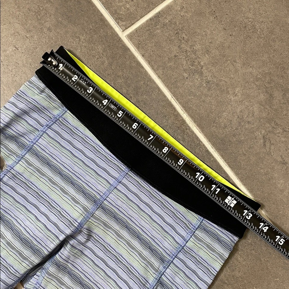 Lululemon What The Sport Short II in the Space Dye Twist Lullaby Ray size 6 - image 4 of 4