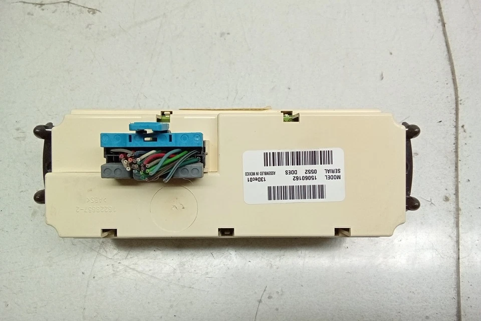 02 2002 Chevrolet Suburban Climate AC Heater Control Unit OEM - Image 3 of 4