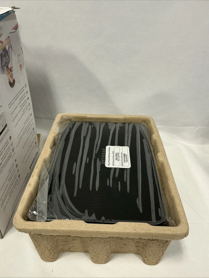 NETGEAR N750 WiFi 300+450Mbps Dual Band Gigabit Router (WNDR4300) no cable - Image 2 of 3