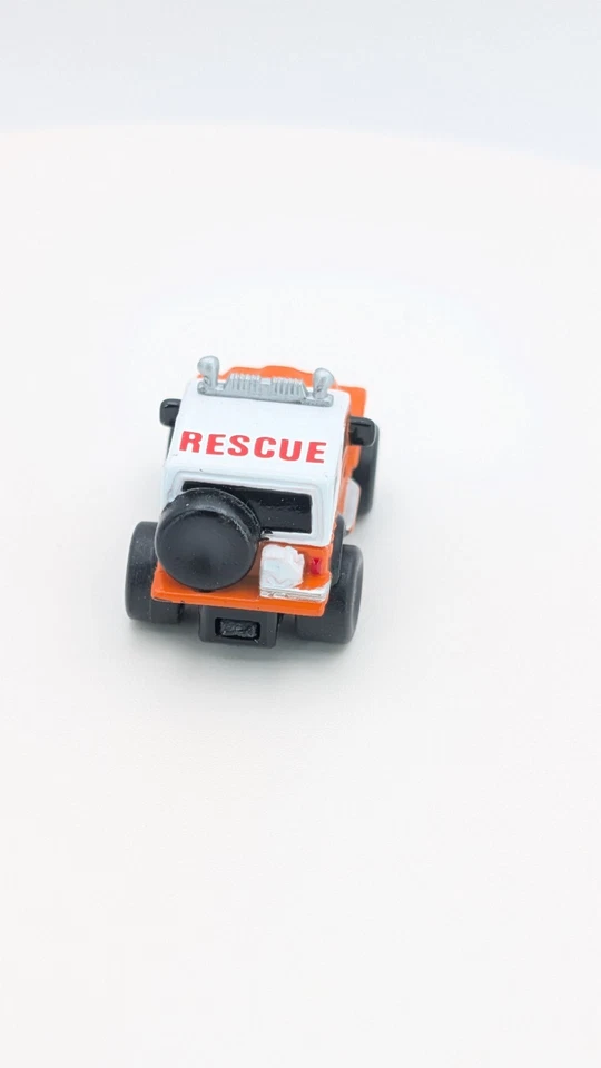 Micro Machines, 1999 Hasbro, Jeep Wrangler, #40 White Water Rescue Variant - Image 4 of 4