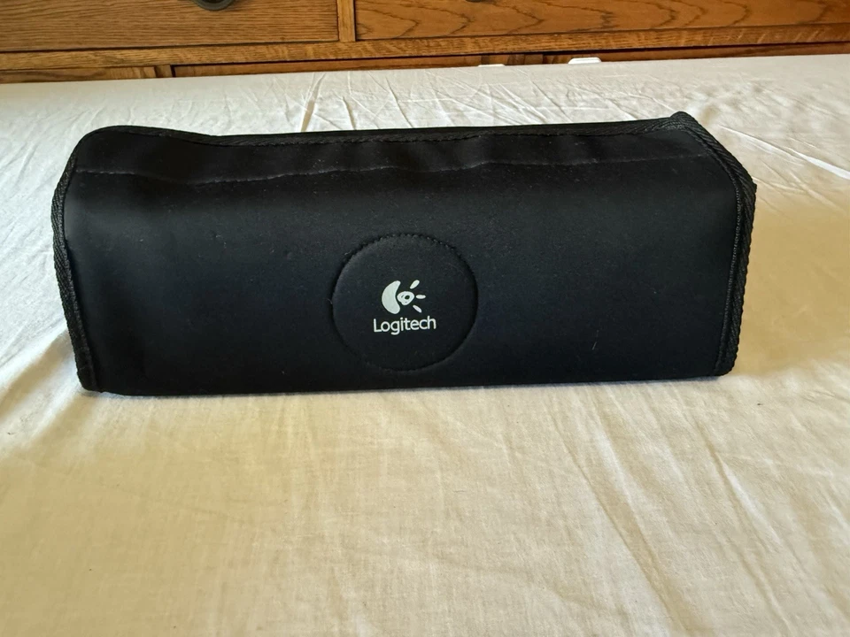 Base de altavoces Logitech Pure-Fi Express / Anywhere iPod con cable de alimentación y estuche Foto 2 de 4