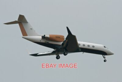 PHOTO  GULFSTREAM G-IV N211DK  C/N 1078 BUILT 1988 LONDON STANSTED AIRPORT ESSEX