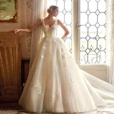 Gorgeous Wedding Dresses Sweetheart Neck Appliques Backless Tulle Bridal Gowns