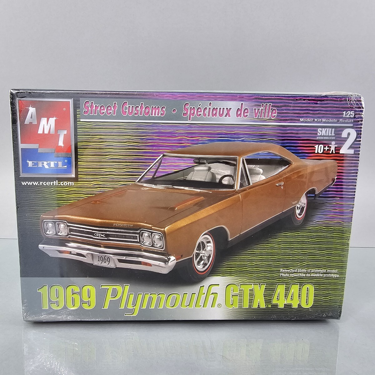 ミニカー 1969 Plymouth GTX Amazon.com: Truck 1/64 1969 Plymouth HEMI GTX, F8 Ivy Green