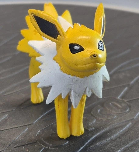 Jolteon Pokémon 1.5” Figure Toy 2007 Vintage TOMY Nintendo Figurine RARE