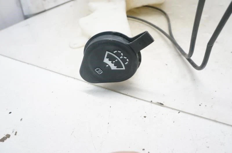 GMC Yukon 2007-2014 lavadora parabrisas depósito botella 20999331 OEM Foto 4 de 4