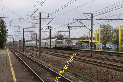 Foto SNCB Belgische Eisenbahn 6x4 Baureihe 18 1807 kommt Bahnhof Ruisbroek um 2023 P1