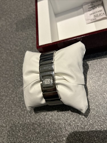 Givenchy Luxury Swiss Made Ladies Watch - Picture 8 of 17