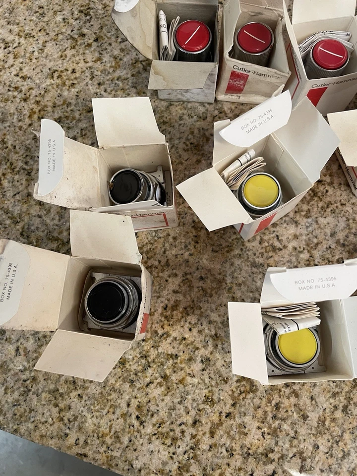 Interruptor de botón pulsador Cutler Hammer rojo - amarillo - negro 14 quilates Lote Foto 2 de 4