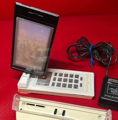SO903iTV　ガラケー docomo SO903iTV white FOMA Japanese Flip Phone garakei