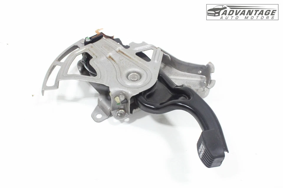 Chrysler 300 2007-2023 palanca de pedal de parada de liberación de freno de estacionamiento de emergencia OEM Foto 3 de 4