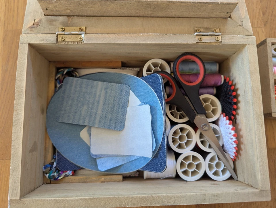 Nähkästchen mit Inhalt - Nostalgisches Kästchen - Nahezubehör - unbenutzt  - Bild 4 von 4