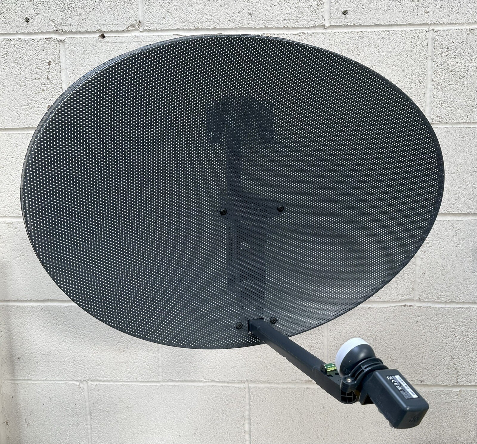 New Freesat 80cm Zone 2 Satellite Dish Kit 4 Way Hybrid Twin LNB (2x2