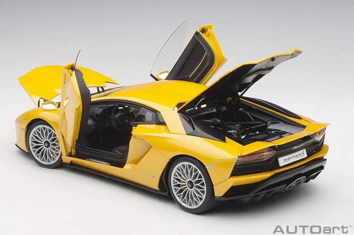 1/18 Lamborghini Aventador S New Giallo Orion/ Pearl Yellow