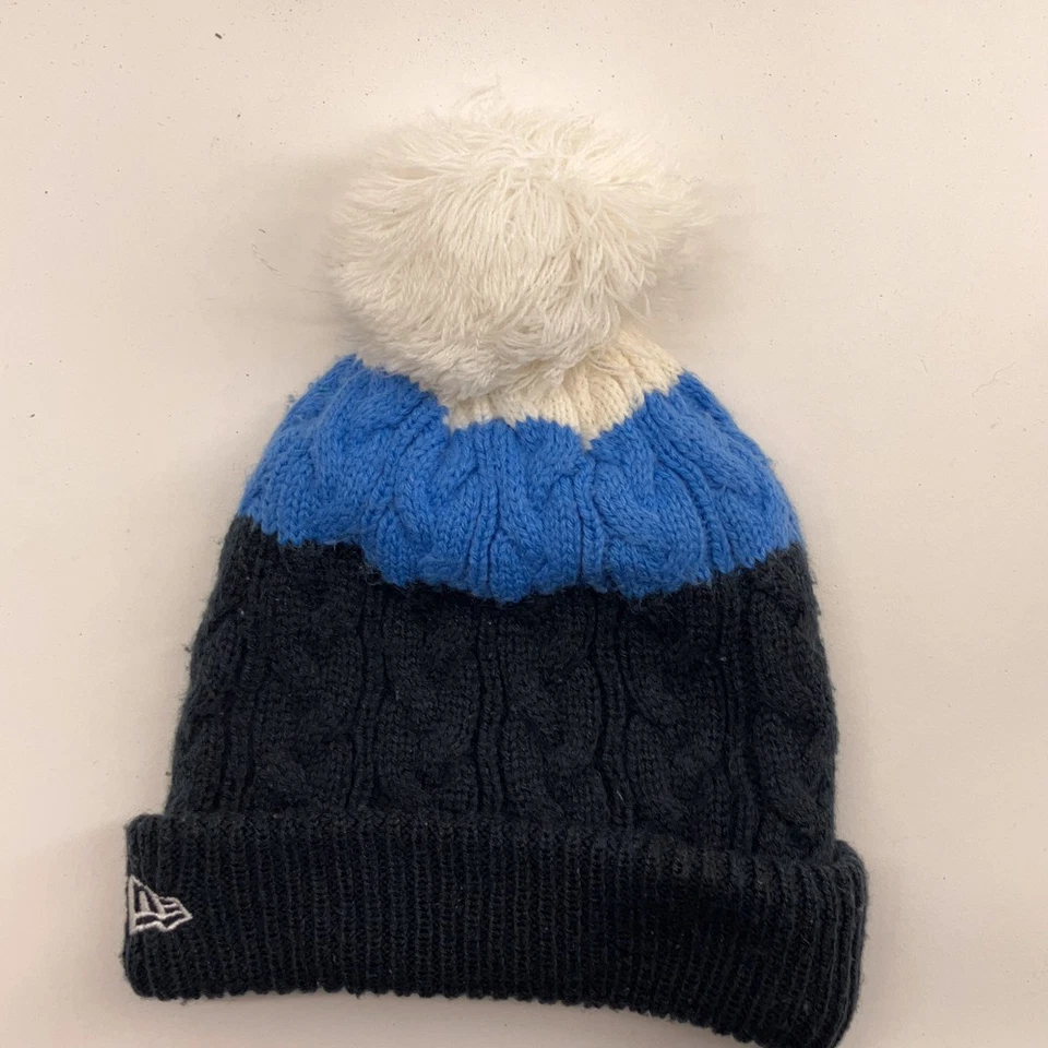 Quinnipiac women's cable knit winter pom-pom hat - Image 2 of 4