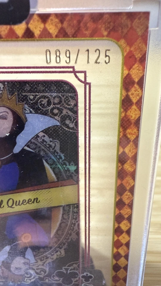 Topps Mint Disney 2025 - Evil Queen - Snow White - Acetate Playing Card 089/125 — 第 2/3 张图片