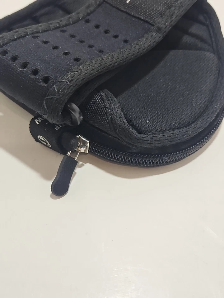 Armpocket Runners Phone Headphones & Card Arm Holder With Adjustable Strap - Image 3 of 4