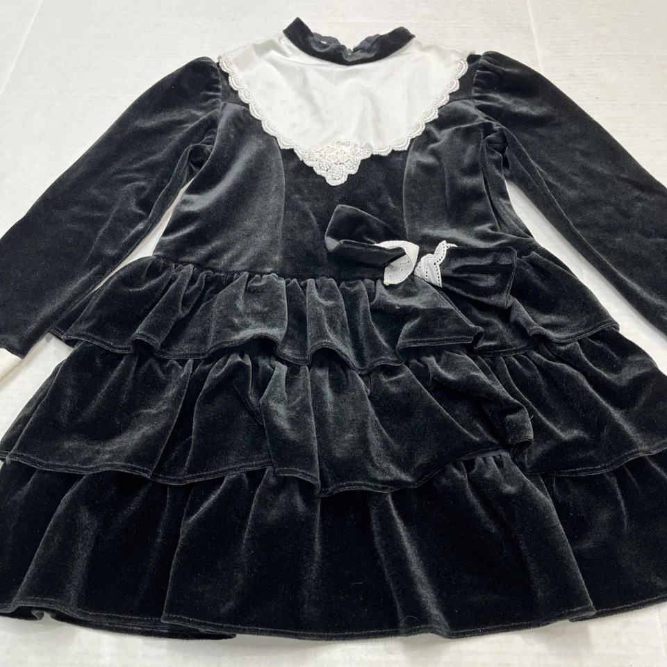 Vestido Vintage Miss Victoria Meninas S Preto Veludo Camadas Gola Branca Acabamento em Renda - Imagem 3 de 4