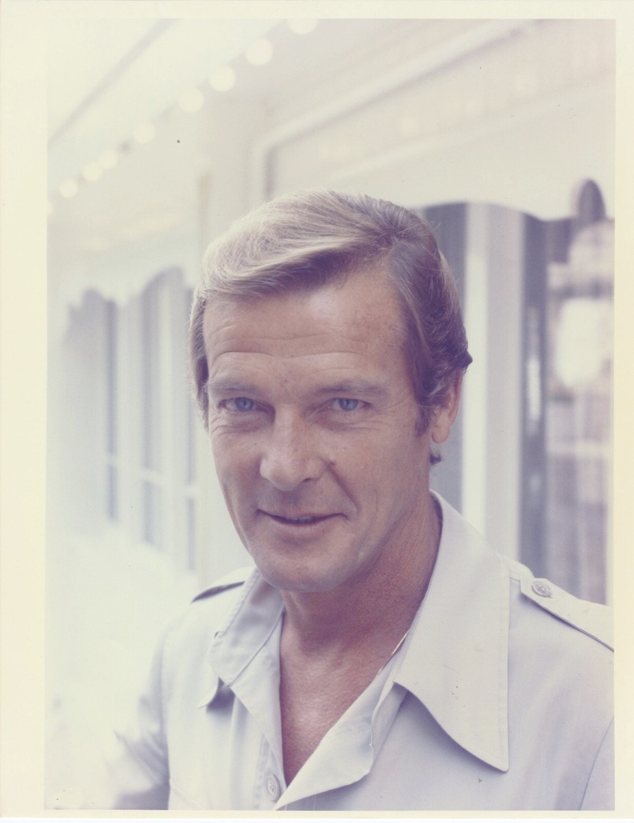 Poster, Affiche James Bond 007 - roger moore en ligne | 3+1 GRATUIT