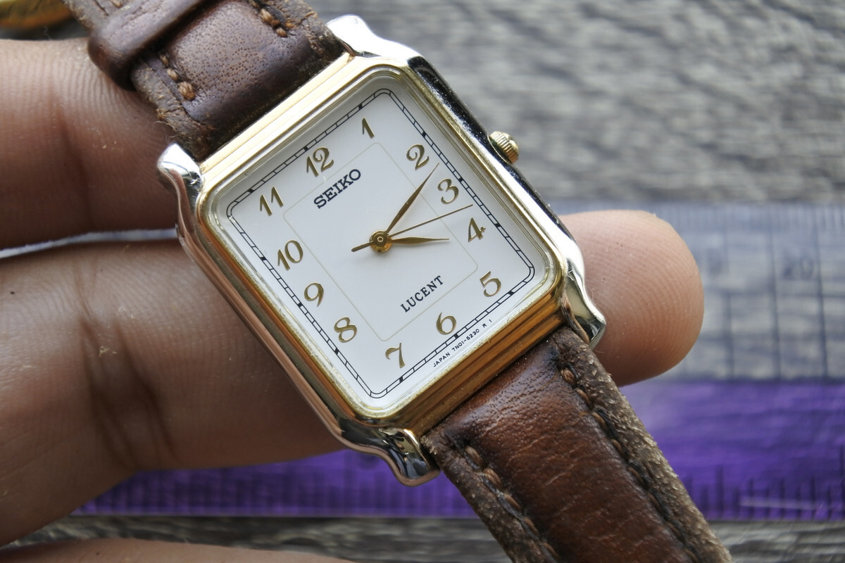 SEIKO LUCENT タンク 腕時計 7N01-5200 Vintage Seiko Lucent 7N01 