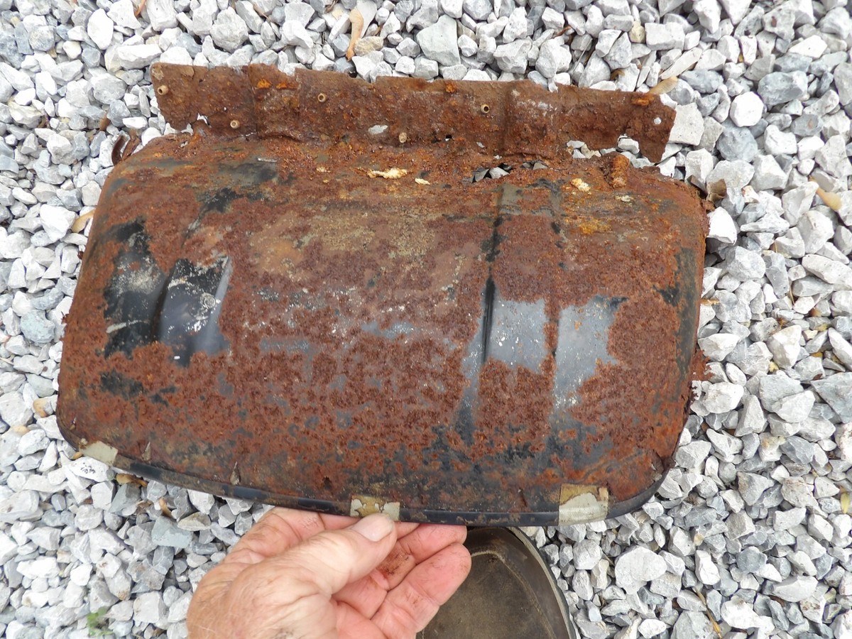 1981 8L5 YAMAHA 440 Exciter snowmobile parts: METAL FORM for front