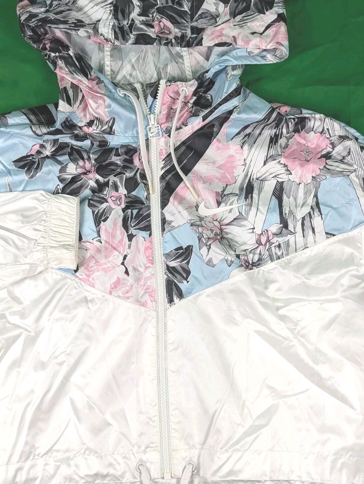 SACAI X NIKE Giacca a vento Nike Hyper Crop SiE Medium Windrunner donna bianca cappuccio floreale