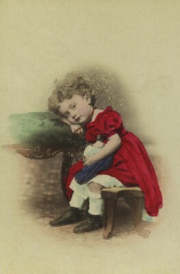 Deutschland Berlin Müdes Kind Ermüdet alt handkoloriert CDV Foto Moser 1875