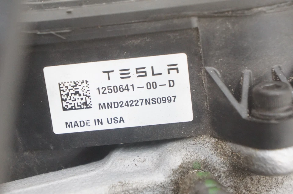 Pinza de freno trasera izquierda con estacionamiento electrónico 1250641-00-D Tesla Cybertruck 2024 Foto 2 de 4