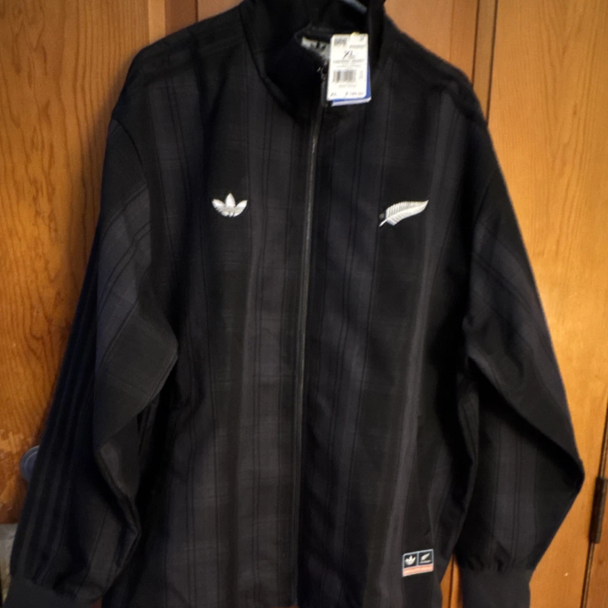 Preços baixos em Faixa masculino Adidas Firebird Activewear