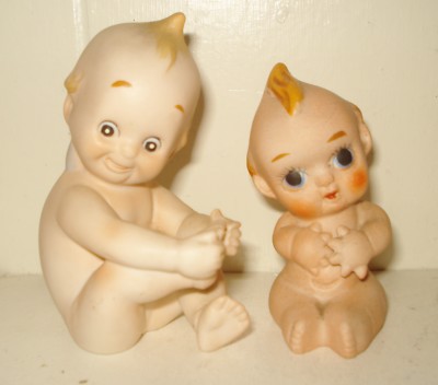 VINTAGE 2 PORCELAIN KEWPIE FIGURINE SET BEAUTIFUL CUTE DESIGN NR