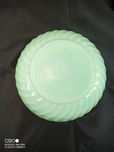 Vintage Fire King Jadeite Jadite Green Milk Glass Swirl Mixing Nesting Bowl 9" - Picture 4 of 7