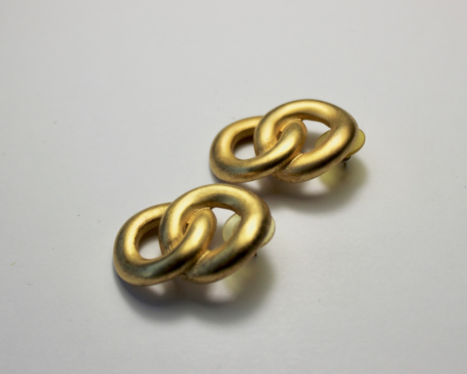 GIVENCHY Matte Gold Interlocking, Infinity, Figur… - image 3