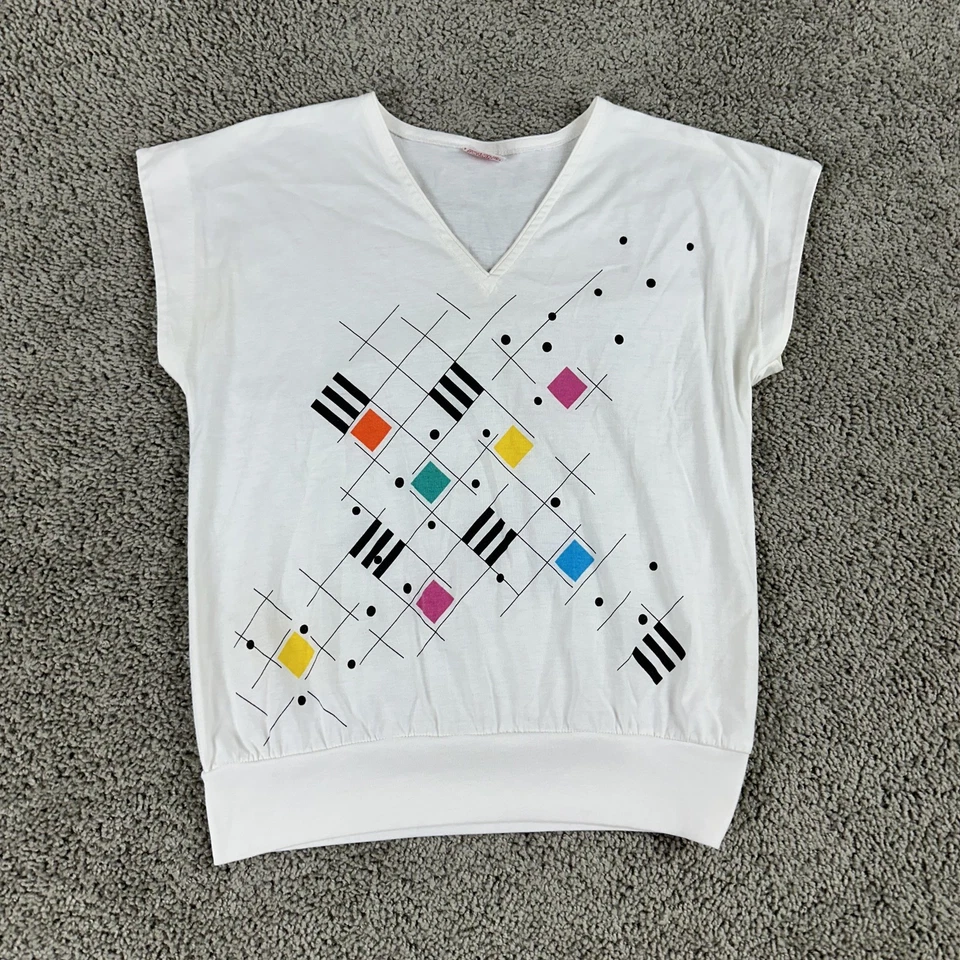 Camisa Cola Vintage Mujer Pequeña Blanca Cuello en V Geométrica Manga Gorra Hecha en EE. UU. Años 80 Foto 2 de 4