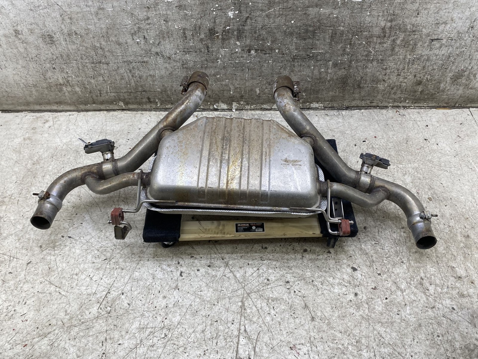 2020-2025 ASTON MARTIN DBX 4.0L V8 REAR EXHAUST MUFFLER TAIL PIPE MY83-5230-AB