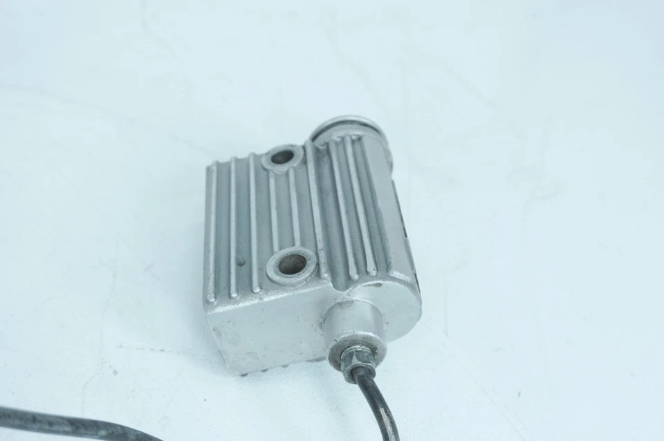 Harley Sportster XLH1100 Liberty 1986 OEM depósito de cilindro maestro de freno trasero Foto 3 de 4