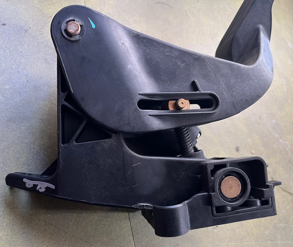 05 Chrysler Pacifica Adjustable Gas Accelerator Fuel Pedal Assembly  - Image 4 of 4