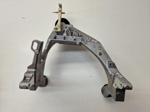 BMW 5 F10 F11 2011 Zahnstange Halterung 6140829 AAA2292