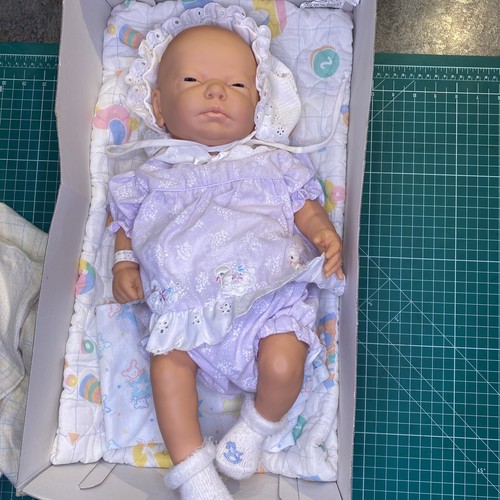 Berjusa ~ Muñeca bebé niña ~ Anatómicamente correcta 21"" - Imagen 2 de 5