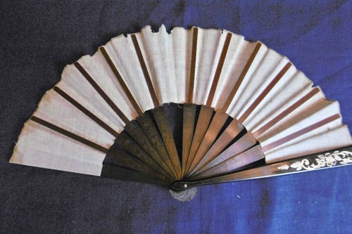ANCIEN ÉVENTAIL SOUVENIR DE MAJORQUE EN BAKÉLITE ET TOILE IMPRIMÉE - Imagen 5 de 6